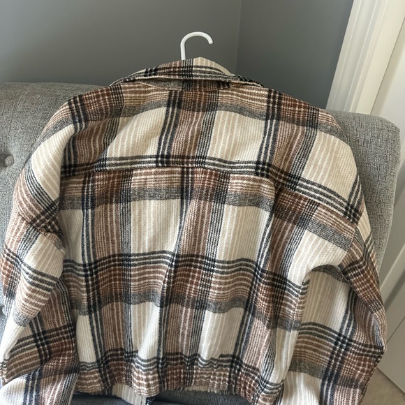 Cropped Flannel Jacket - Picture 2 of 3